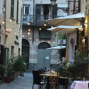 la-casa-sulla-piazzetta.hotelitalianriviera.com/